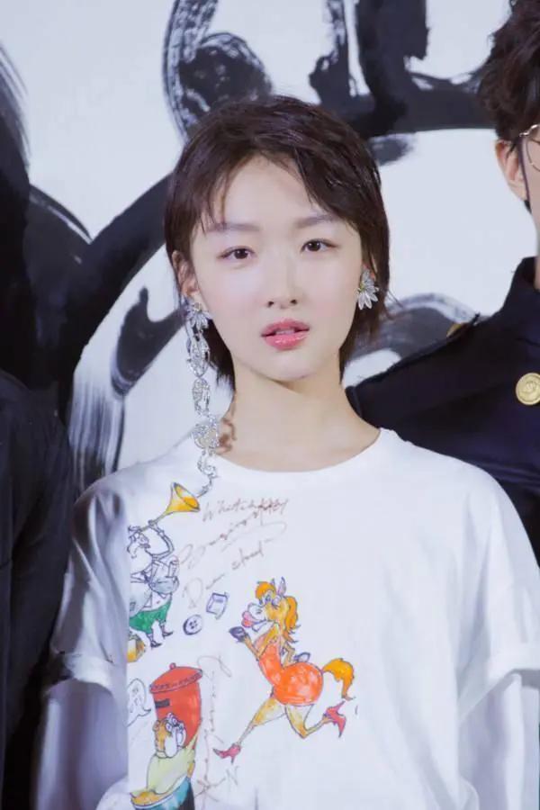 周冬雨的父母,周冬雨的父母是谁