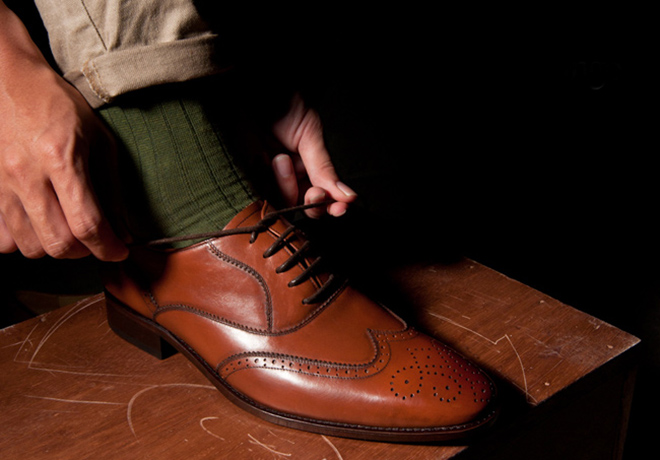 有什么好方法如何选购男士皮鞋,男士短筒翻毛皮鞋怎么搭配衣服