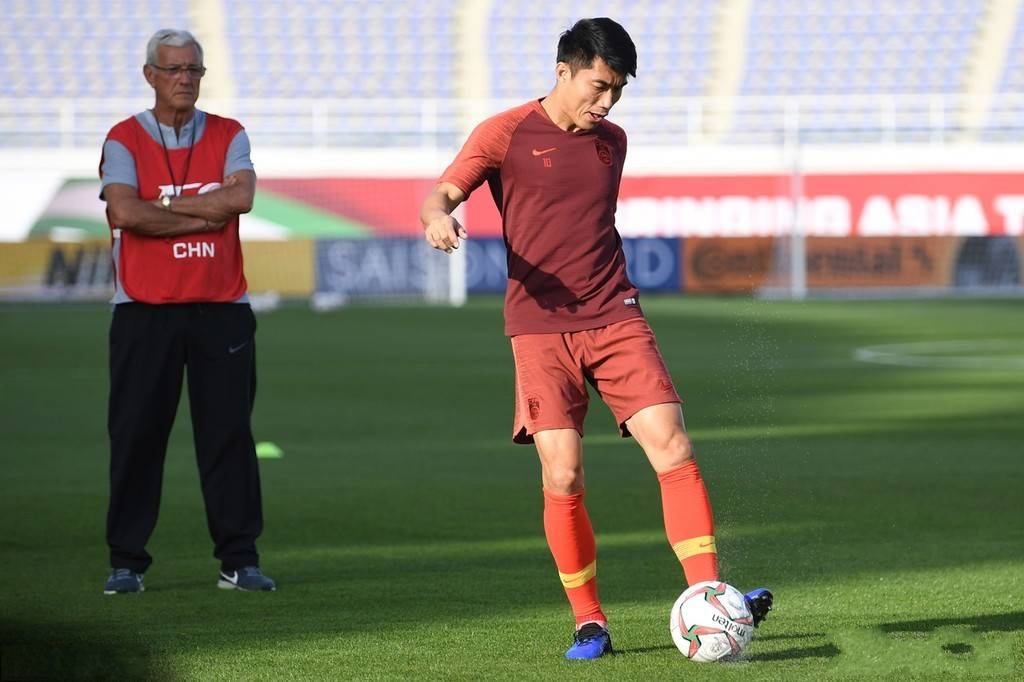 圣诞树阵型是进攻还是防守反击,圣诞树阵型战术板