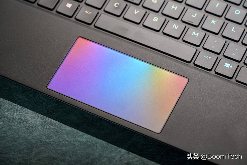 将4只风扇塞入厚度仅有16mm的纤薄游戏本内聊聊Alienwarex15R1