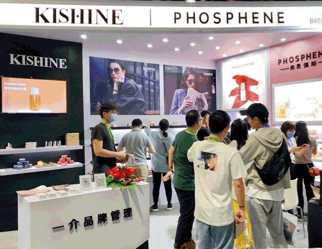 送这被夸有品位!三吉彩花同款腕表,女友戴了爱不释手