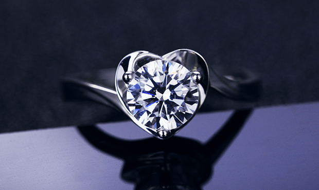 结婚钻戒一般买什么品牌,结婚钻戒一般多少钱选什么品牌