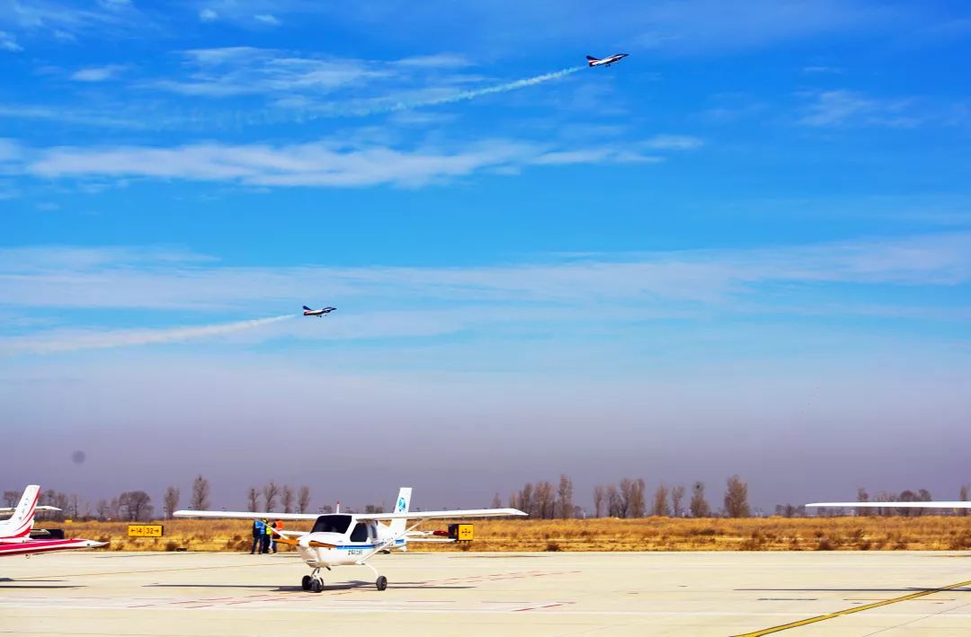 中国举办的国际翼装飞行比赛,全国第二届轻型运动类飞机锦标赛