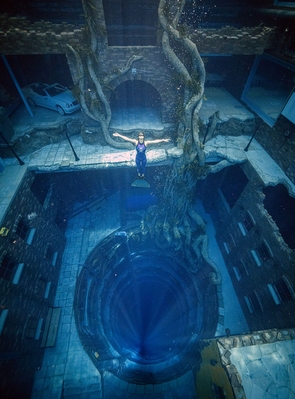 世界最大游泳池蓄水,60米游泳池深度多少