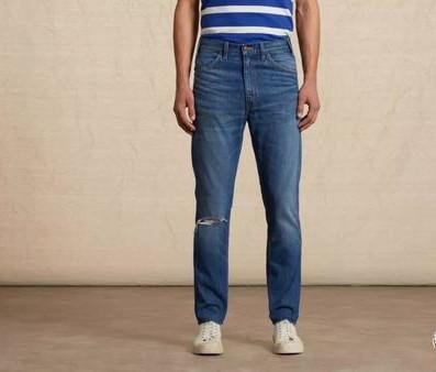 王权免税店泰国曼谷nike,泰国王权免税店是国王家的吗