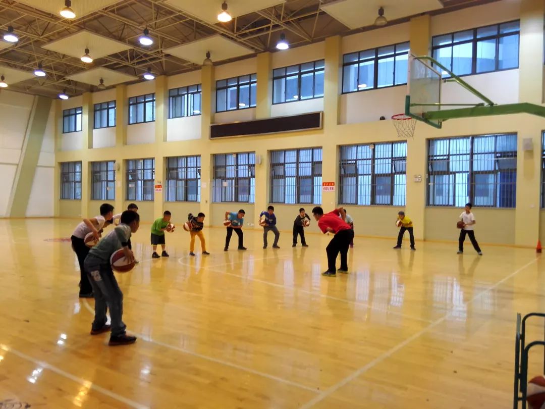 贵阳有哪些篮球特色学校,广东青少年篮球特色学校名单