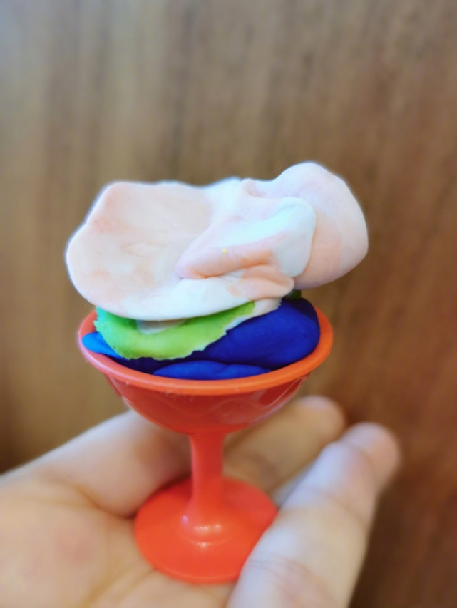 谢娜晒女儿给的礼物,谢娜日常晒娃