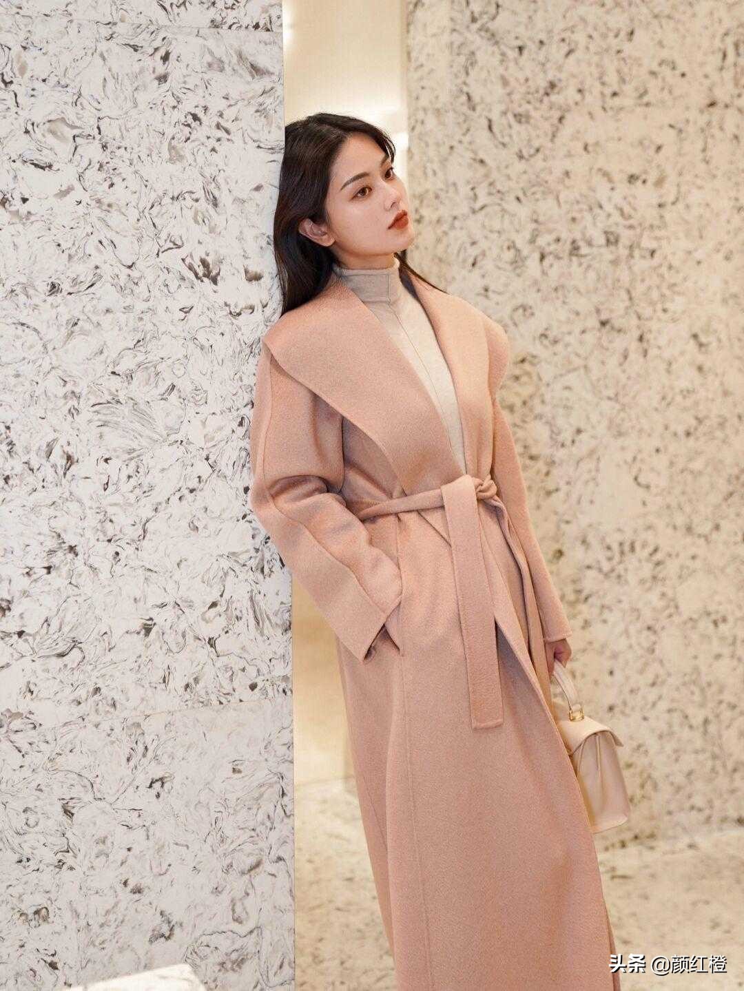 粉色的4种穿搭方法温柔又优雅,穿搭粉色的最佳配色