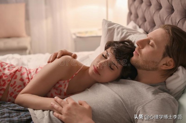 李蕊：枕边与亲密爱人撩人的情话怎样说，才能让情欲一触即发