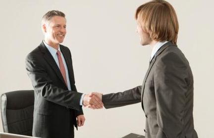 面试官问除了我们还有别的选择吗,面试官面试完你还面试别人