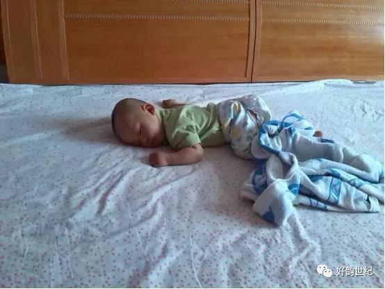 孩子睡觉滚来滚去怎么回事,小孩子睡觉滚来滚去什么原因