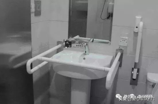 在上海残疾人怎样免费申请轮椅,残疾人申请不到危房改造怎么办