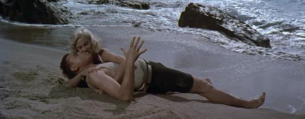 上帝将女演员梦露，放到中年男人面前，是在制造一件人间“杀器”