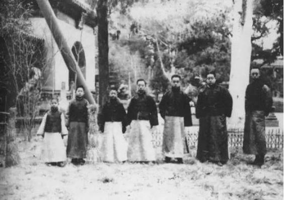 溥仪死后入皇陵了还是入公墓了,溥仪死后为什么可以埋葬在皇陵