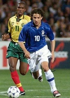 足球装备哪个版本最好看,足球纪念品装备