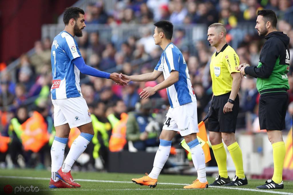 武磊身披7号球衣视频,武磊7号球衣多一点