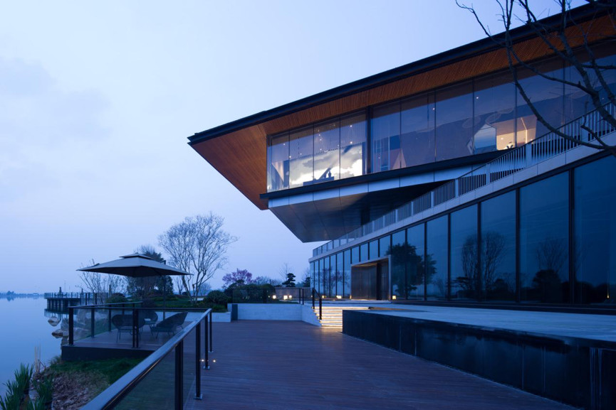 这家要在成都修建最大免税店的公司,究竟什么来历?