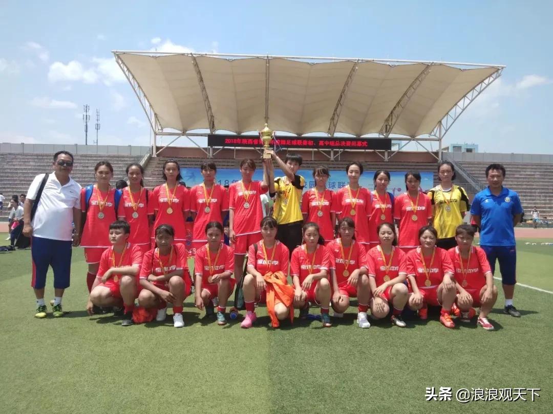 一脚踹开围栏进入学校,宝鸡中学跨栏