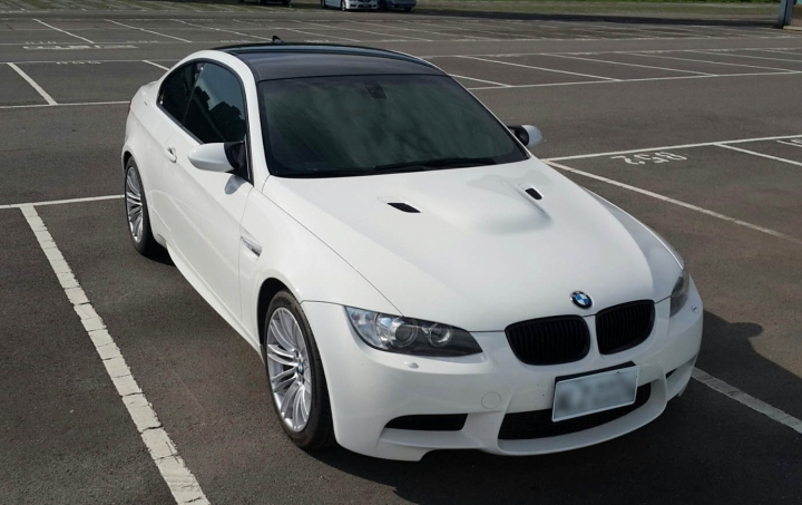 白车身贴黑顶膜好看吗,白车贴黑顶膜的优缺点