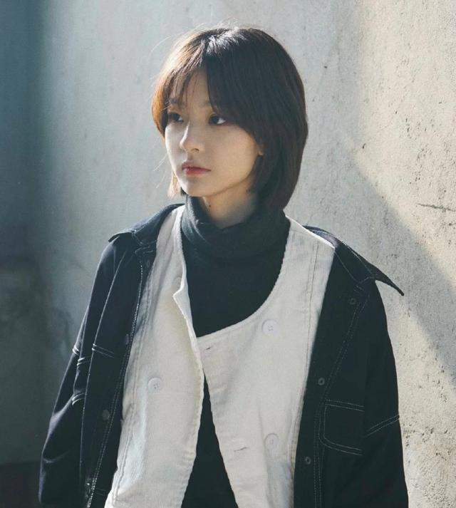 适合圆脸女生的日系短发发型流行,日系二次元短发烫发圆脸