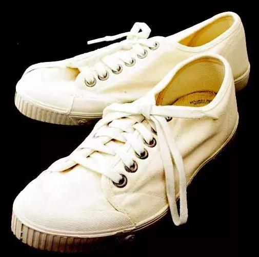 帆布鞋匡威vans,匡威帆布鞋和vans哪个好