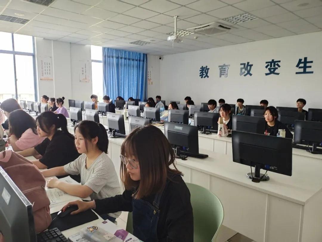 盐城北大青鸟：初中生想学技术，选择什么行业好？