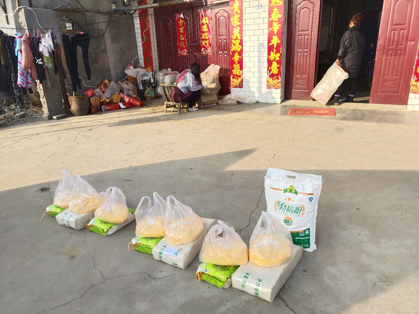 唐河县昝岗乡：物资代购少跑腿贴心服务暖人心