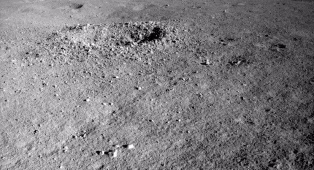 玉兔二号在月球上发现奇怪的东西,玉兔二号在月球上发现不明物质