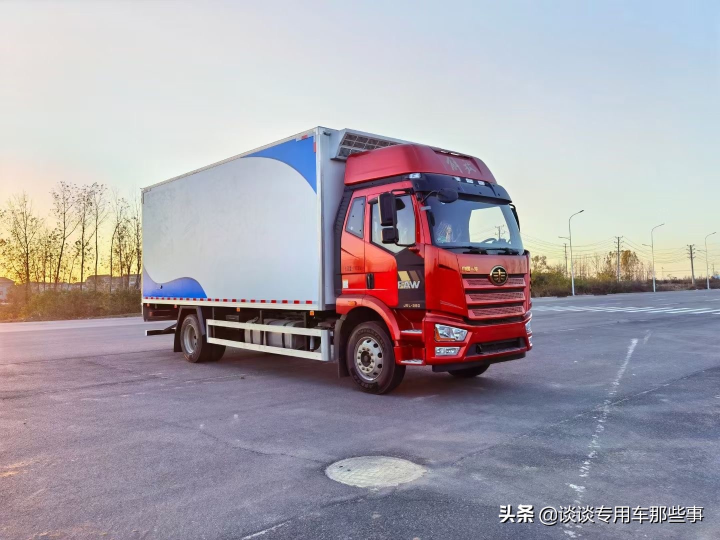 蓝牌冷藏鲜活水产运输车,鲜活水产运输车价格