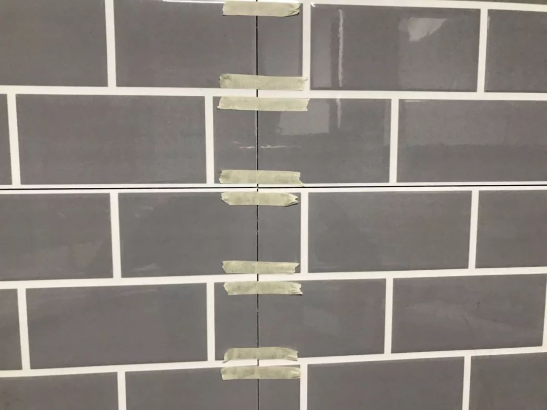 卫生间瓷砖缝隙可以用美缝剂吗,瓷砖缝隙用美缝剂还是水泥基