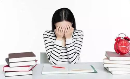 女性43岁月经延期没来什么原因,女子因月经不调38天之后死亡