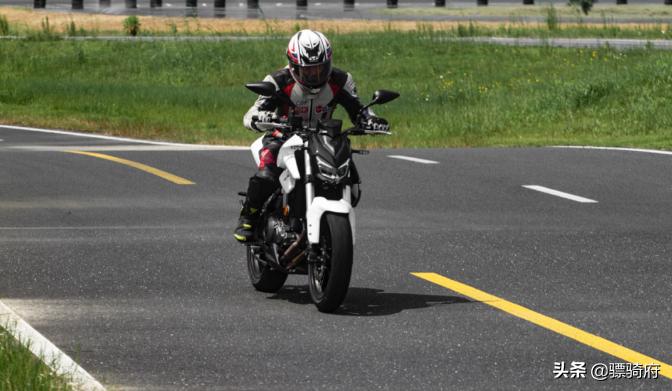 新款302s和老款300有什么区别,2020款轻量化302s与19款区别