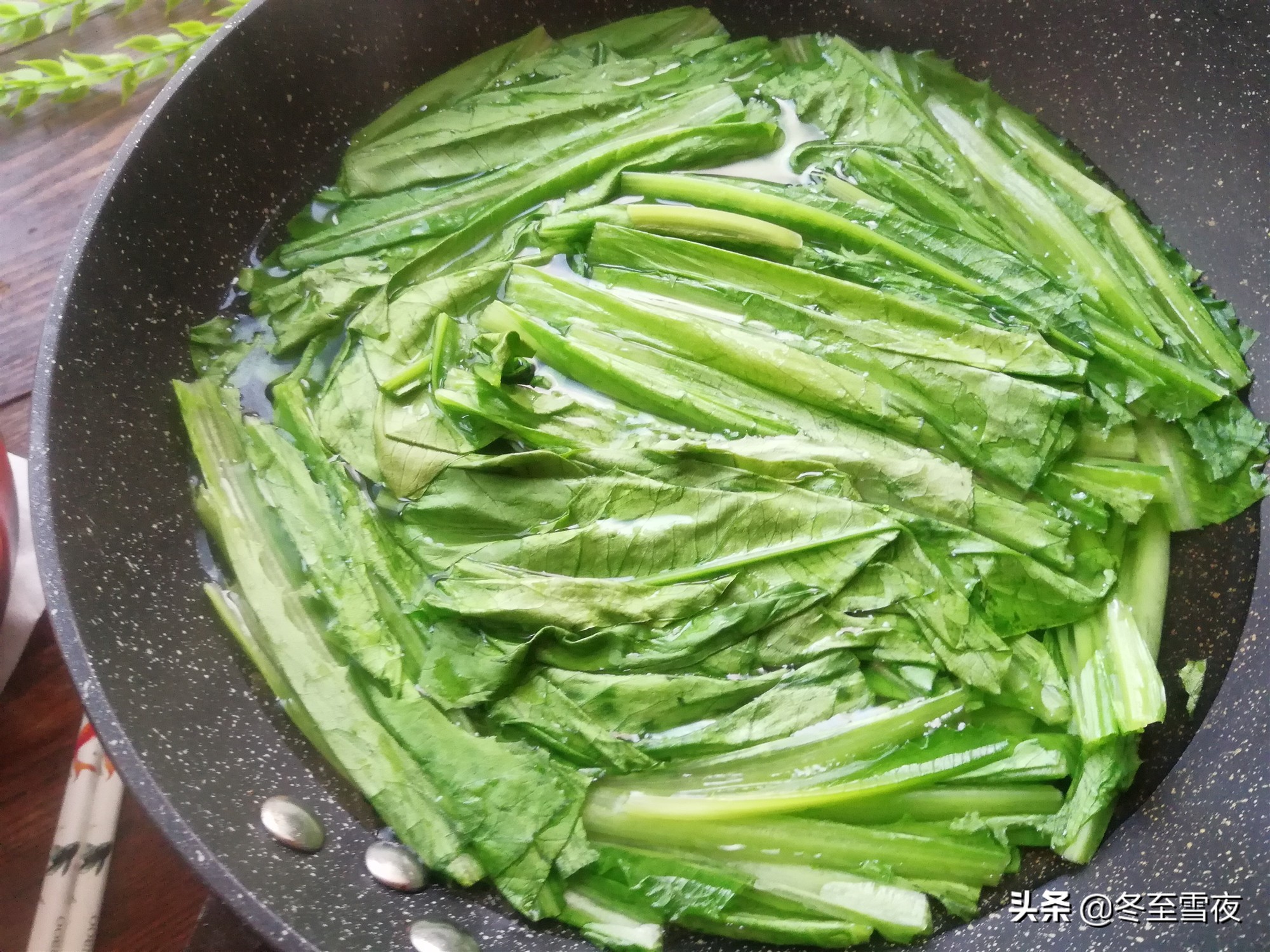 春季吃的这道时令菜清脆又爽口,春天多吃这菜清香脆嫩还去火