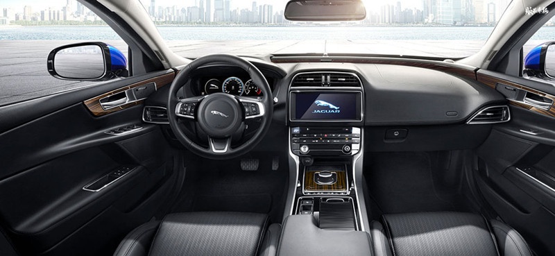 捷豹xel英伦绿夜晚效果,捷豹xel值得入手吗有什么缺点