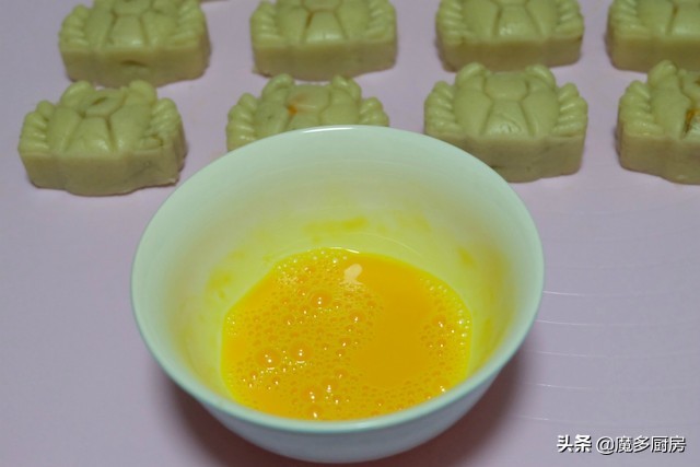 月饼家常做法不用转化糖浆,月饼好看又好吃做法