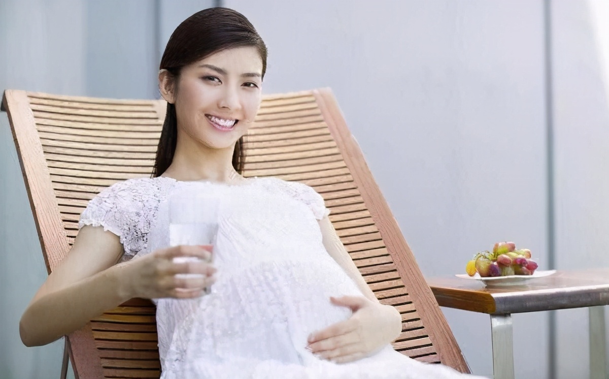 孕妈喝水宝宝会怎样,孕妈喝水