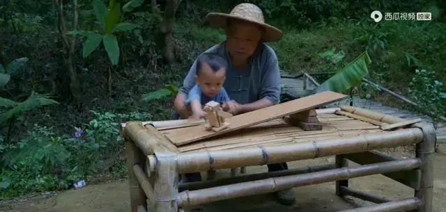 木工大叔年收入100万,木工大爷一年收入多少