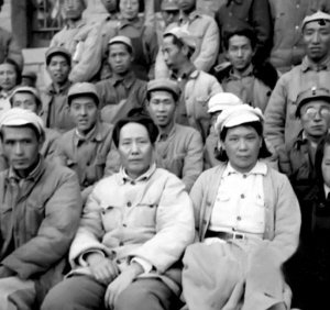 老红军嫌官小，扒开衣服让毛主席看伤疤，毛主席：我不识数