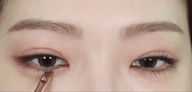 如何让眼睛拍照有神,拍照眼睛无神怎么改善