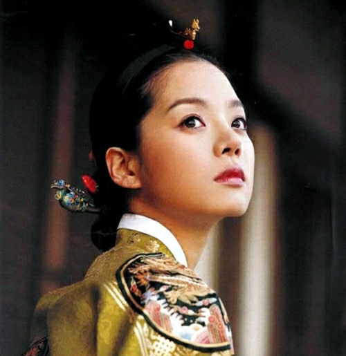 朝天鼻女明星图片,塌鼻好看的明星