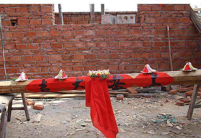 农村自建房怎样才算上梁,农村建房上梁有什么讲究