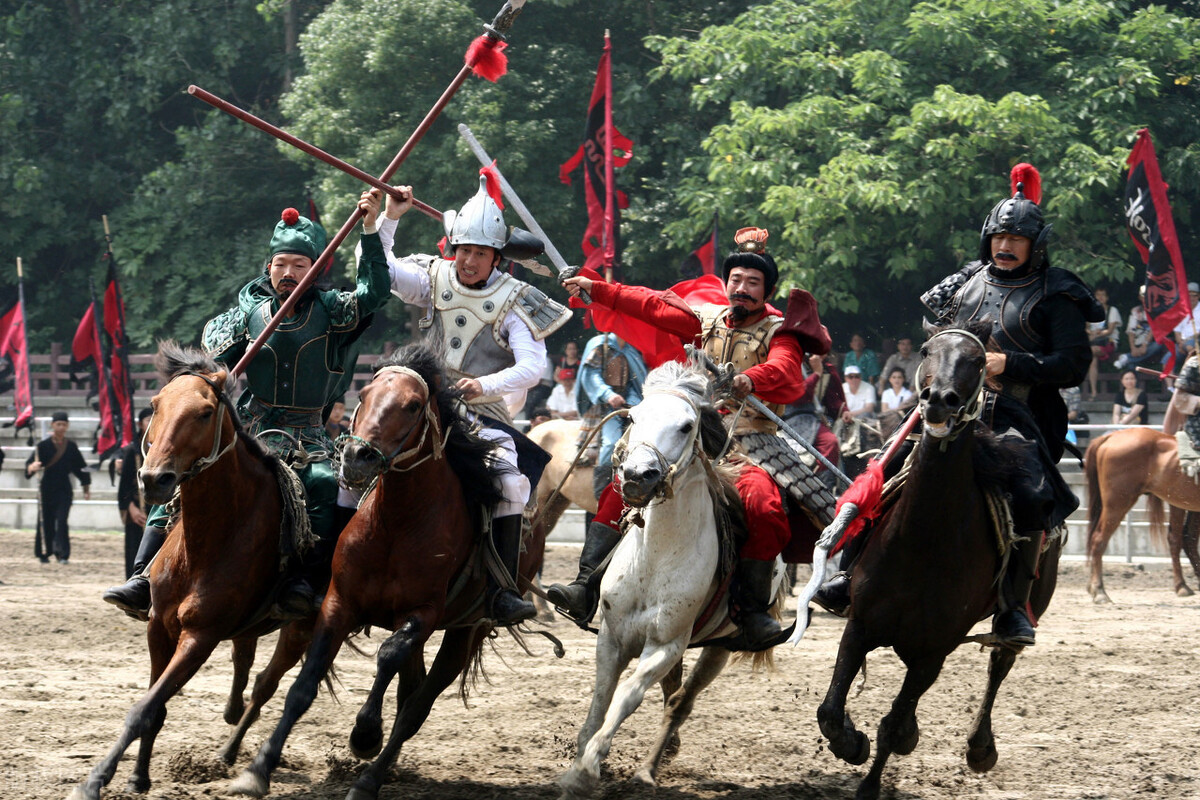 马中赤兔人中吕布谁最厉害,人中吕布马中赤兔详解