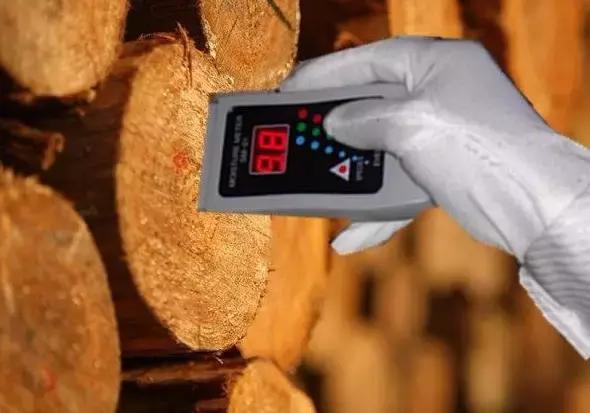 防腐木可以刷防锈漆吗,防腐木可以抹油吗