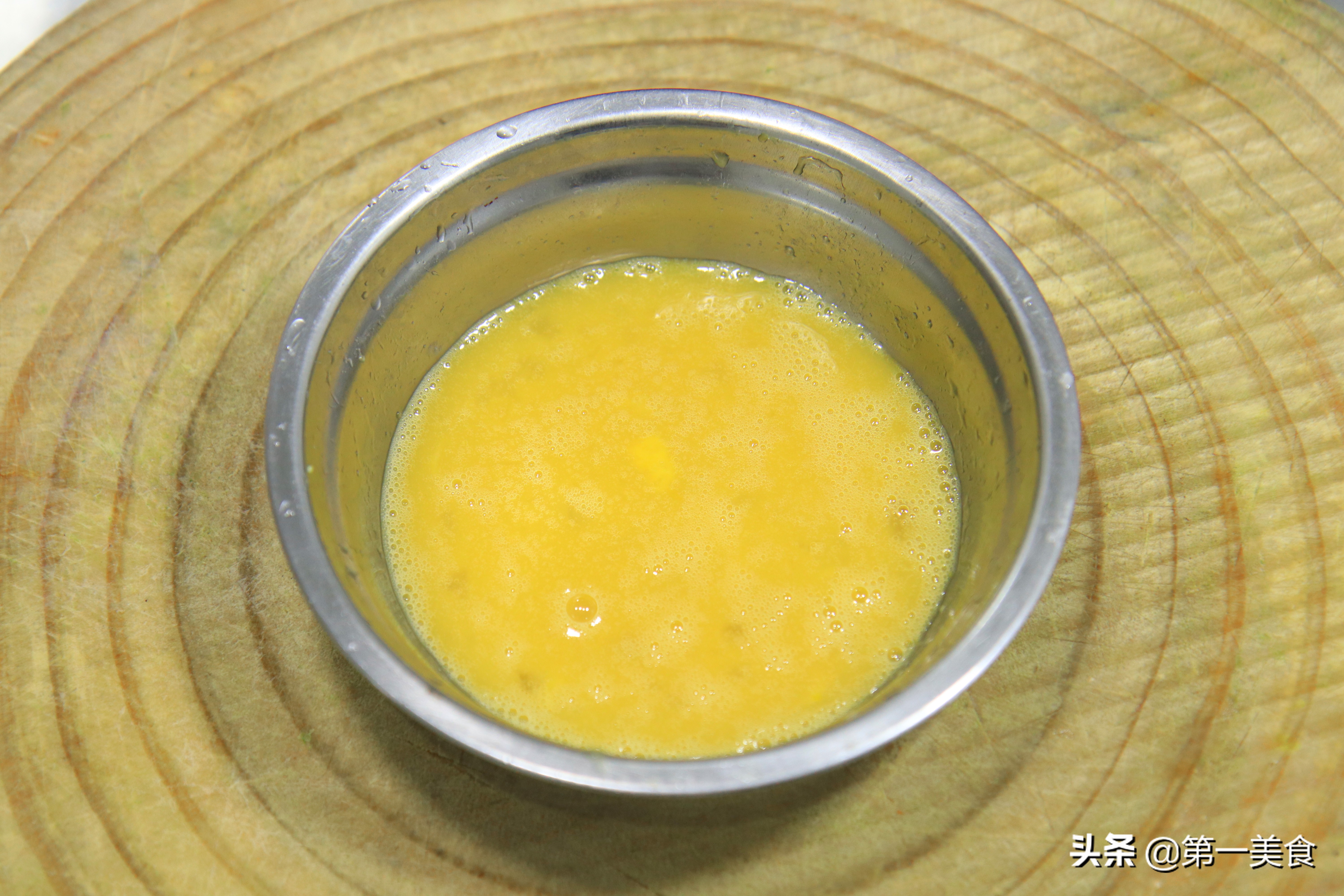 苦瓜煎鸡蛋苦瓜需要用水焯一下吗,厨师苦瓜炒鸡蛋的做法