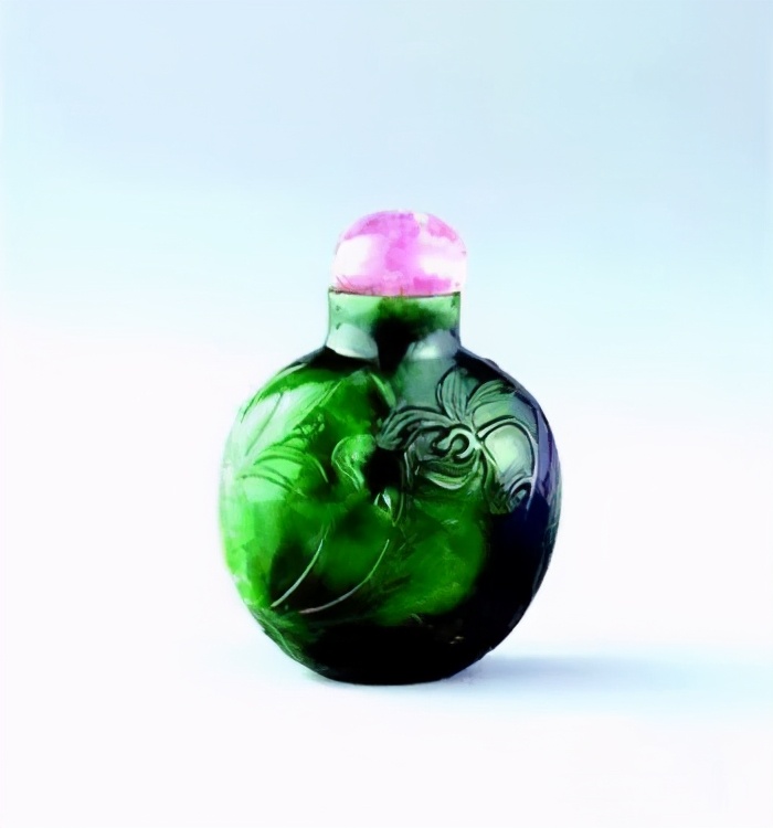 最贵的鼻烟壶价格 (十大最昂贵鼻烟壶排行)