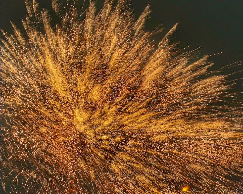 夜晚火流星,夜幕下的地坑院