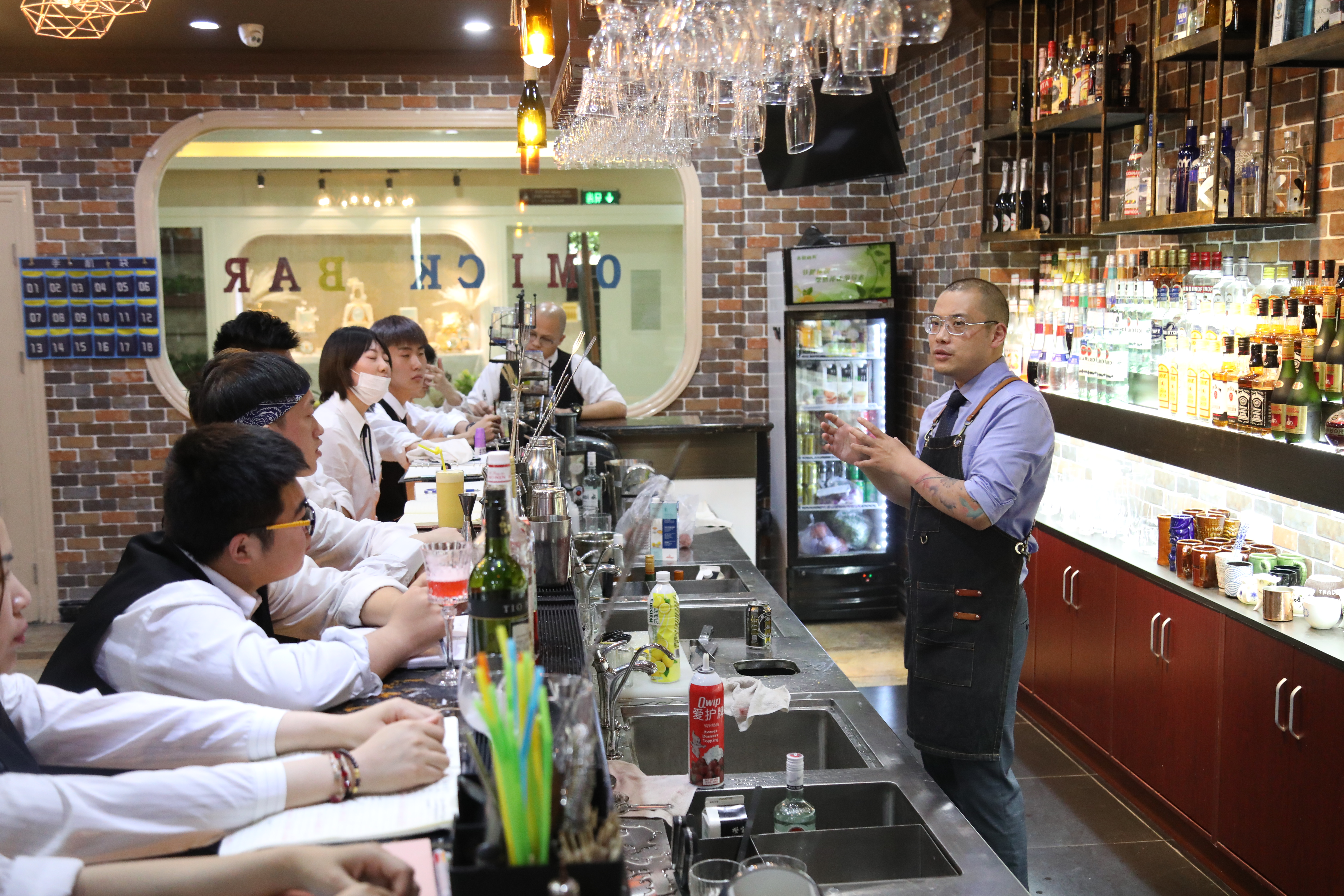 新人零基础学调酒需要买什么,0基础可以入行调酒师吗