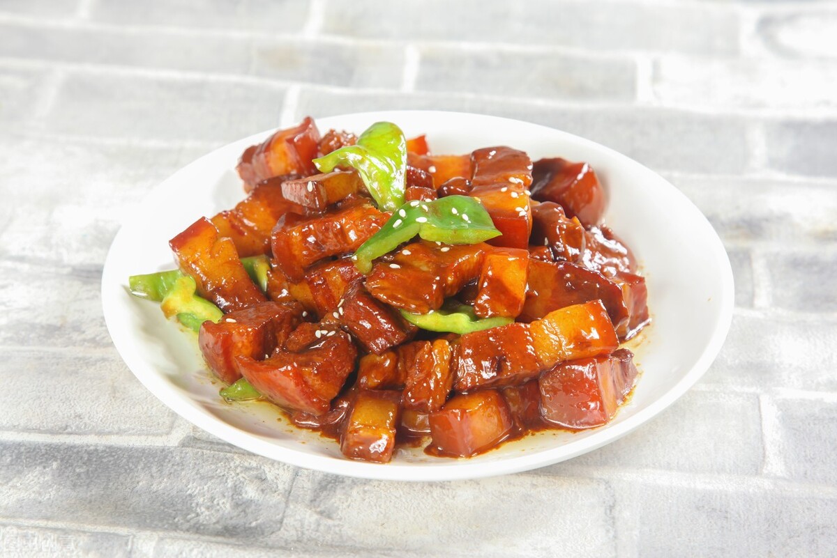 做红烧肉不要放糖怎么做,红烧肉焯水的正确制作不那么柴