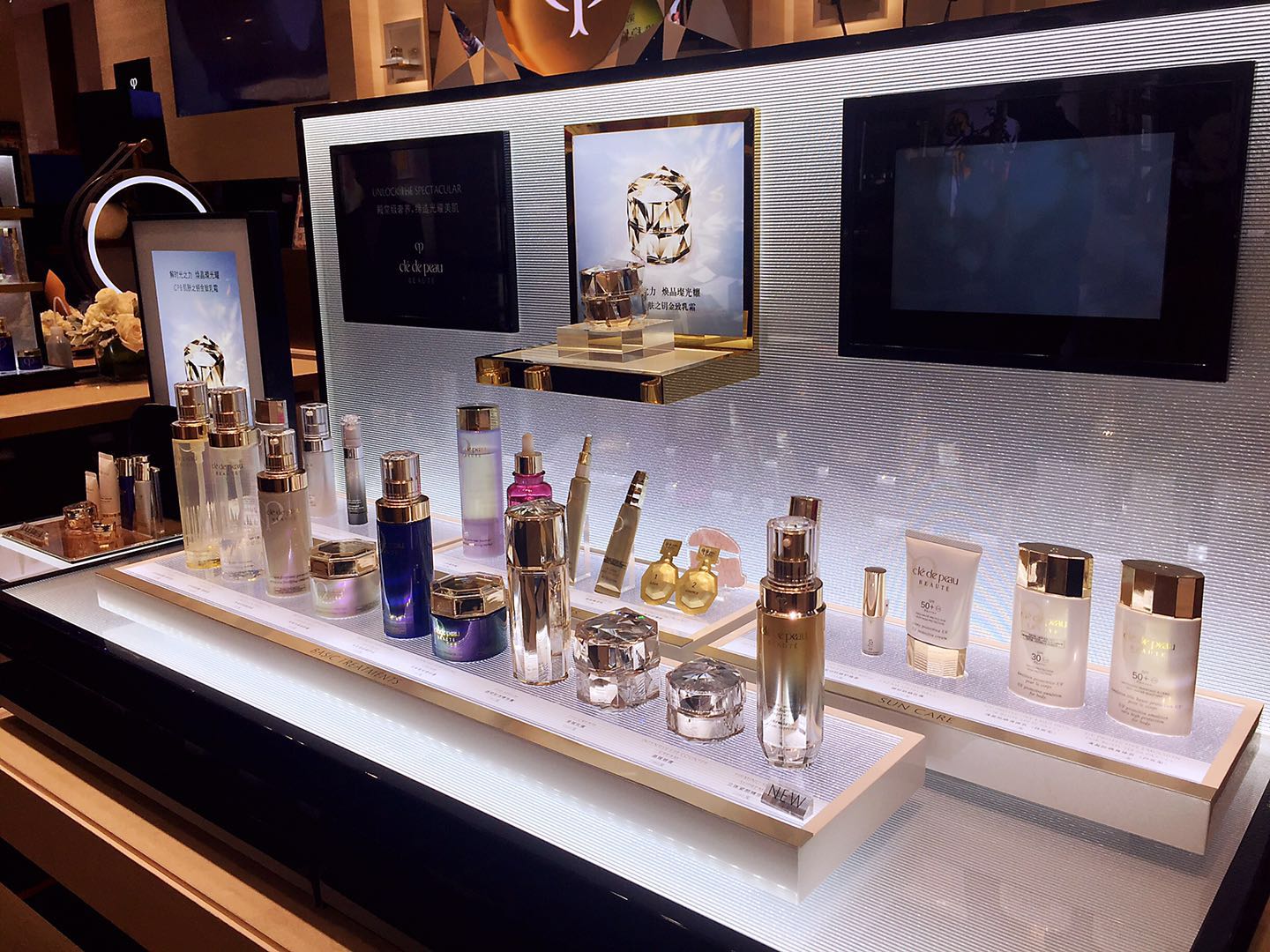 奢美密钥至臻尊耀CPB肌肤之钥璀璨亮相成都伊势丹
