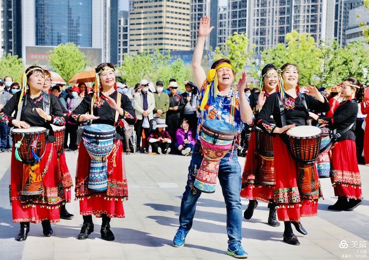 洛阳牡丹广场新疆舞视频,洛阳牡丹广场爵士舞